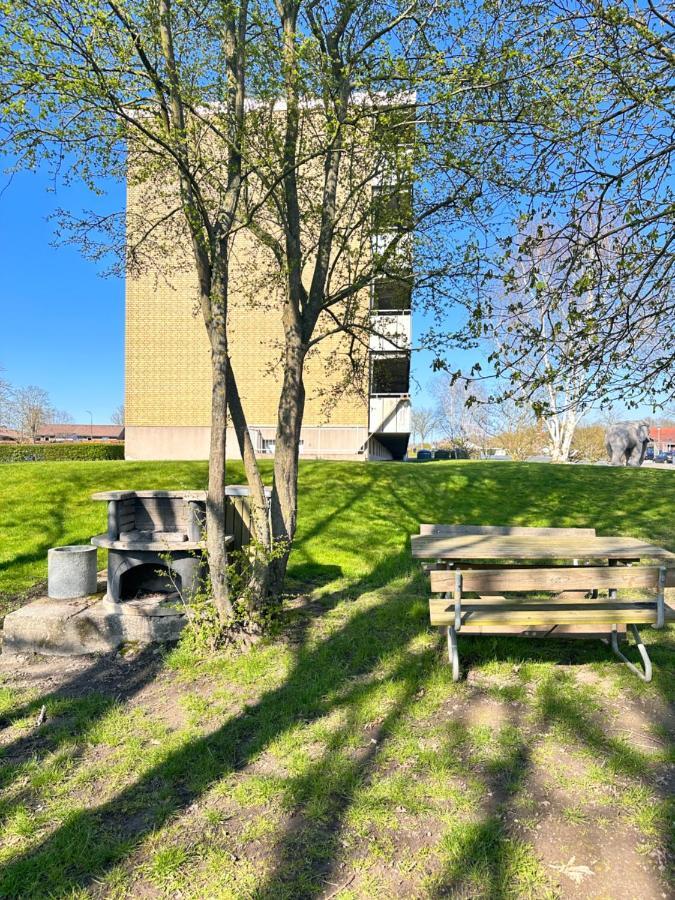 Privat One Bedroom Apartment With Free Parking Оденсе Екстер'єр фото